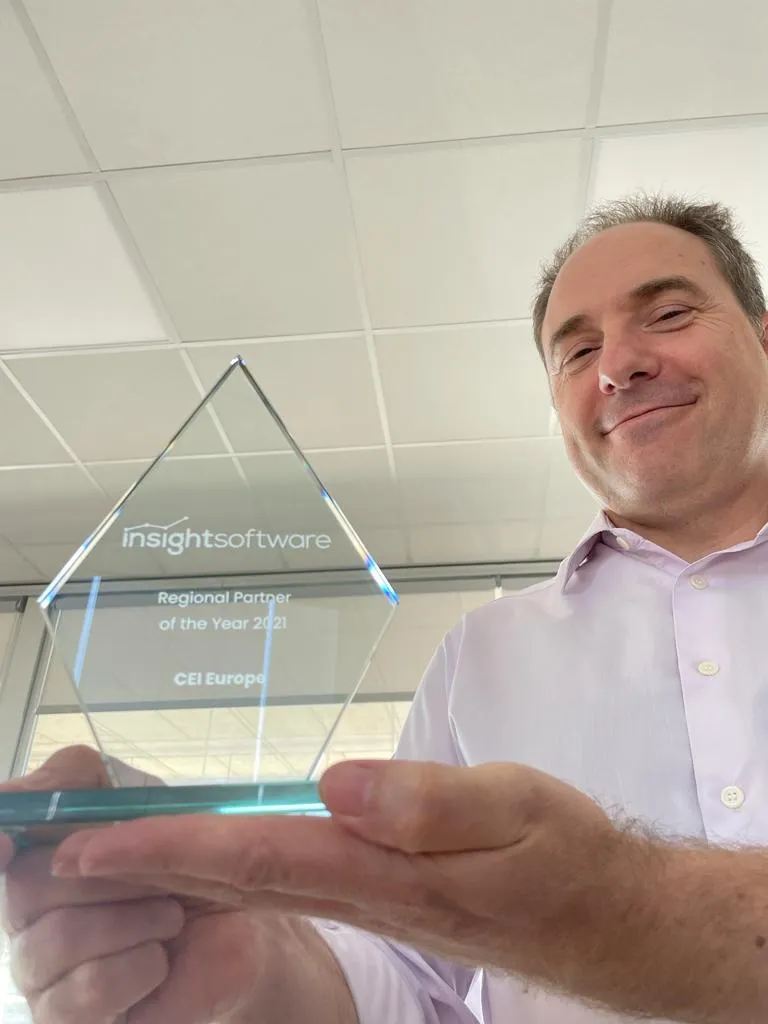 cei-europe-premio-insight-software Salvador Mas de CEI Europe recibe el premio al mejor partner de 2021 de Insight Software, reconociendo la trayectoria profesional.