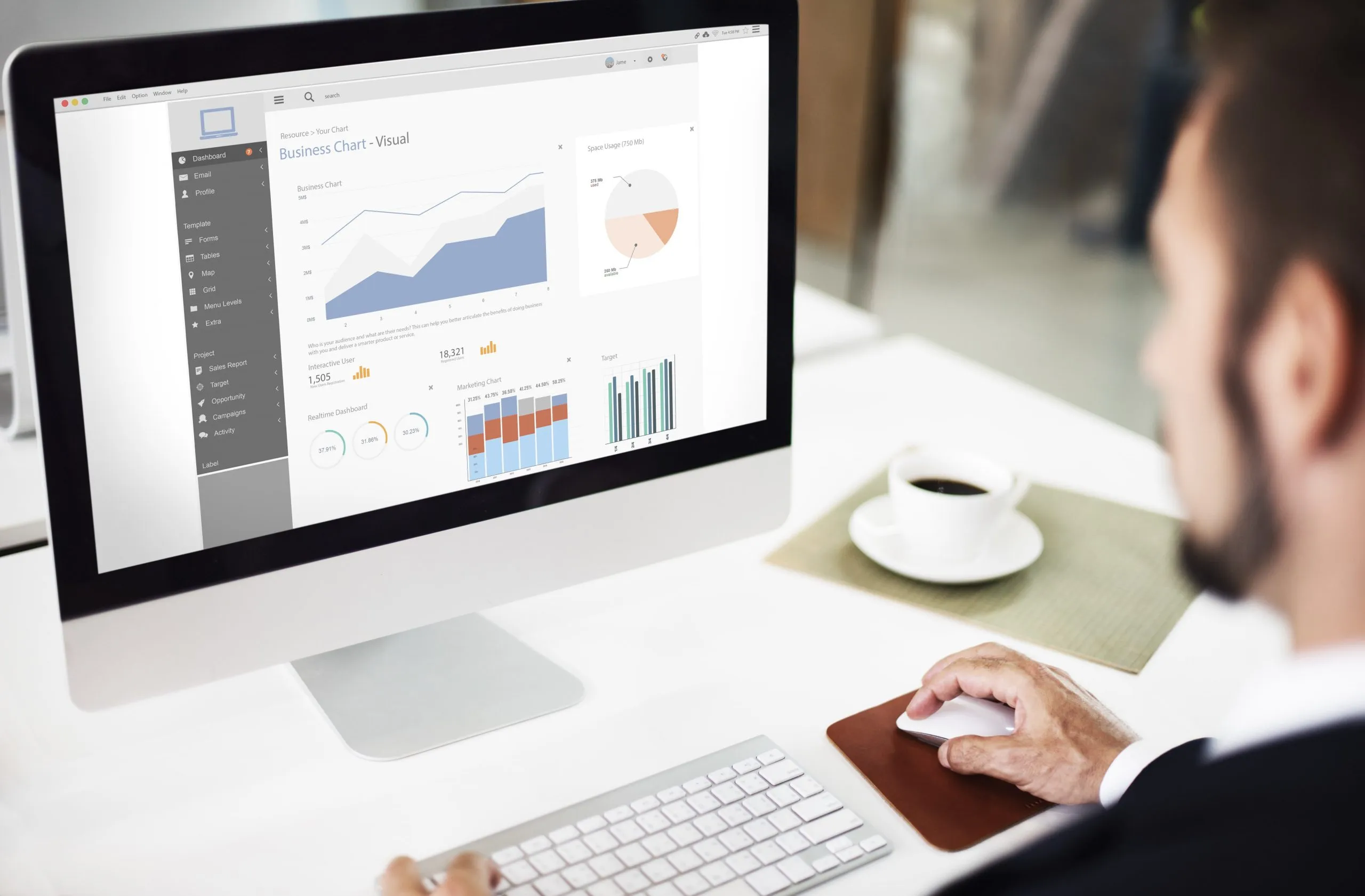 analisis-datos-crm-ventas Gráfico de barras que representa el análisis de datos de clientes y el rendimiento de ventas, clave para el éxito con un CRM.
