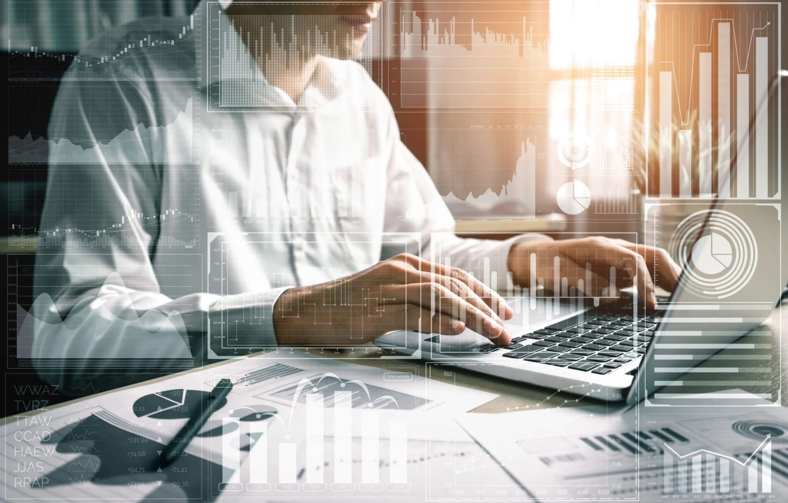 Infografía detallada de Microsoft Power BI mostrando la interconexión de datos y análisis de business intelligence para la toma de decisiones estratégicas en empresas.