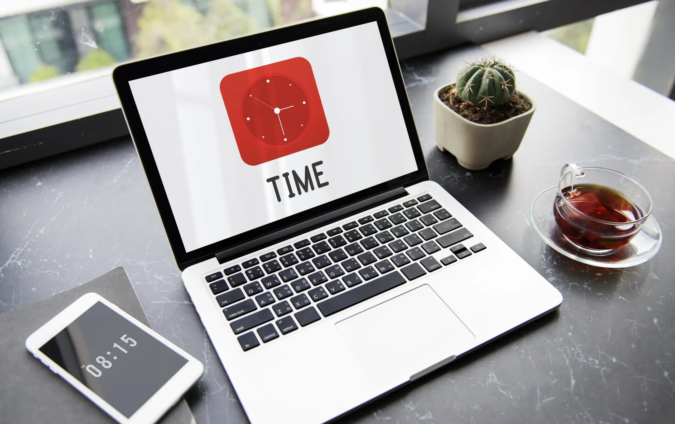 Símbolo gráfico de un reloj digital representando el control de tiempo en software de gestión empresarial como QuoHoras.