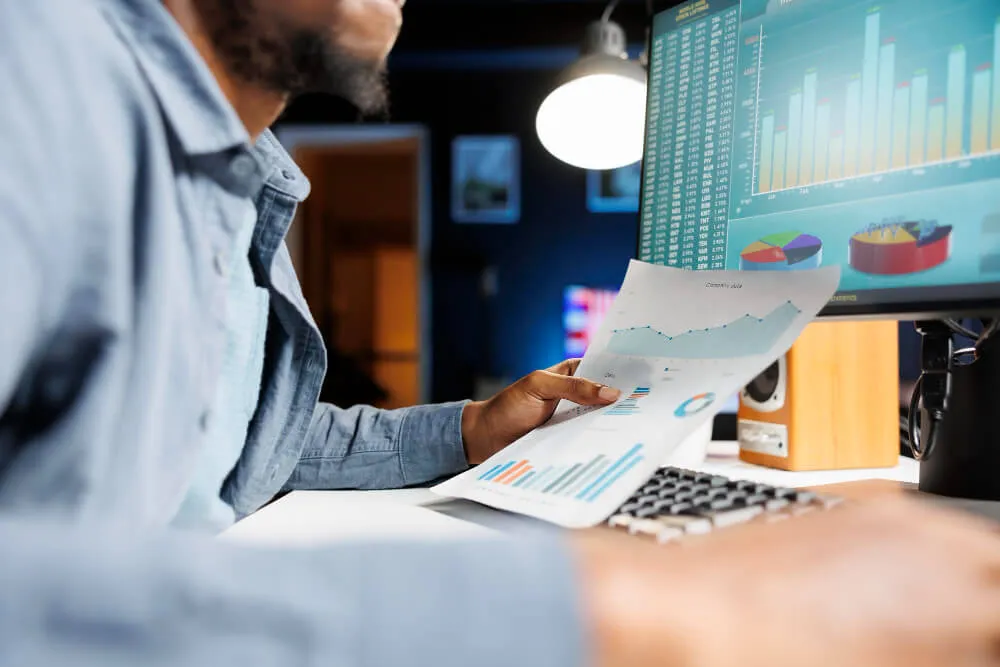 Software ERP financiero para empresas de servicios, optimizando gestión y cumplimiento normativo con Microsoft Business Central.